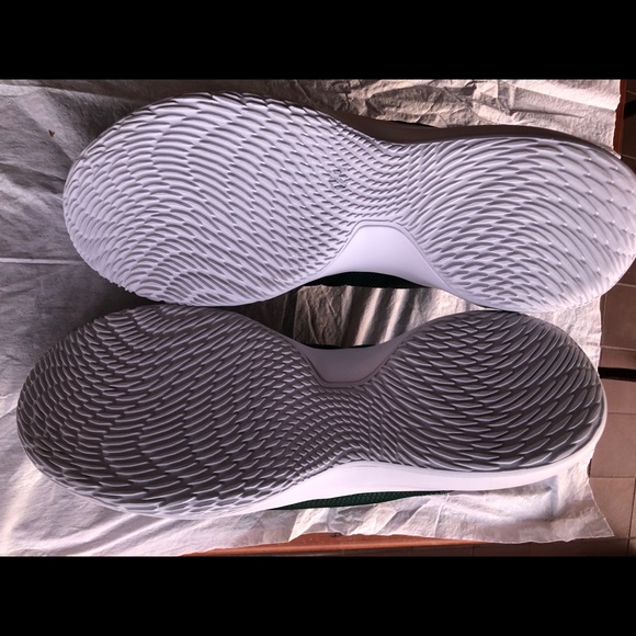 Nike basketball shoes main image 4
